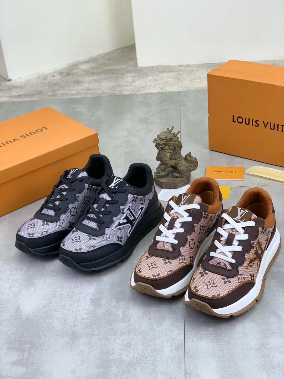 Men's men's shoes💰P440💰[New model]🆘[Louis Vuitton] LV official website latest model🎁casual and fashionable men's shoes👟hot style💥simple and elegant style, exclusive for trendy men. Unique official website latest brand elements👑original decoration, fashionable and generous, the fabric is made of original calfskin➕comfortable and breathable mesh lining➕pig skin lining ✅The official website specifies wear-resistant casual outsole, the classic model is taken in real life🎬Color: 2️⃣colors available😍Number of codes: 38-44 (45 46 customized)